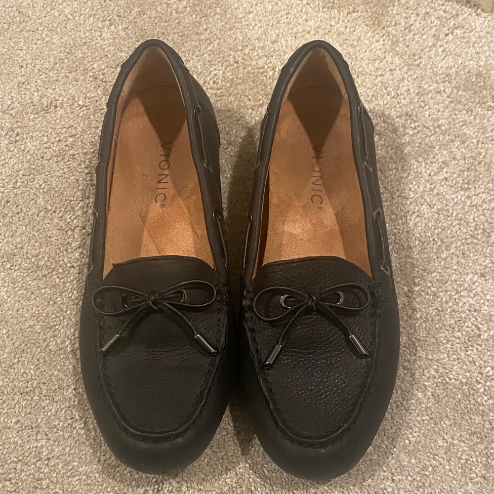 Vionic Taryn Black Leather Bow Driving Moccasin Loafers